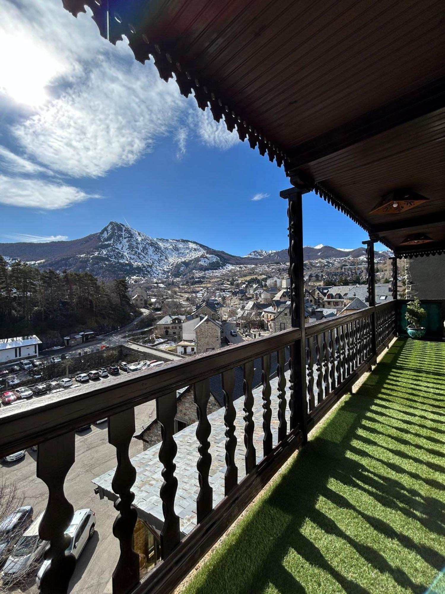 El Balcon Del Garmo Villa Sallent De Gallego Exterior photo